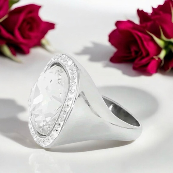 🇨🇦🆕5th Avenue Rhodium Ring with Crystal Accent - Picture 1 of 13